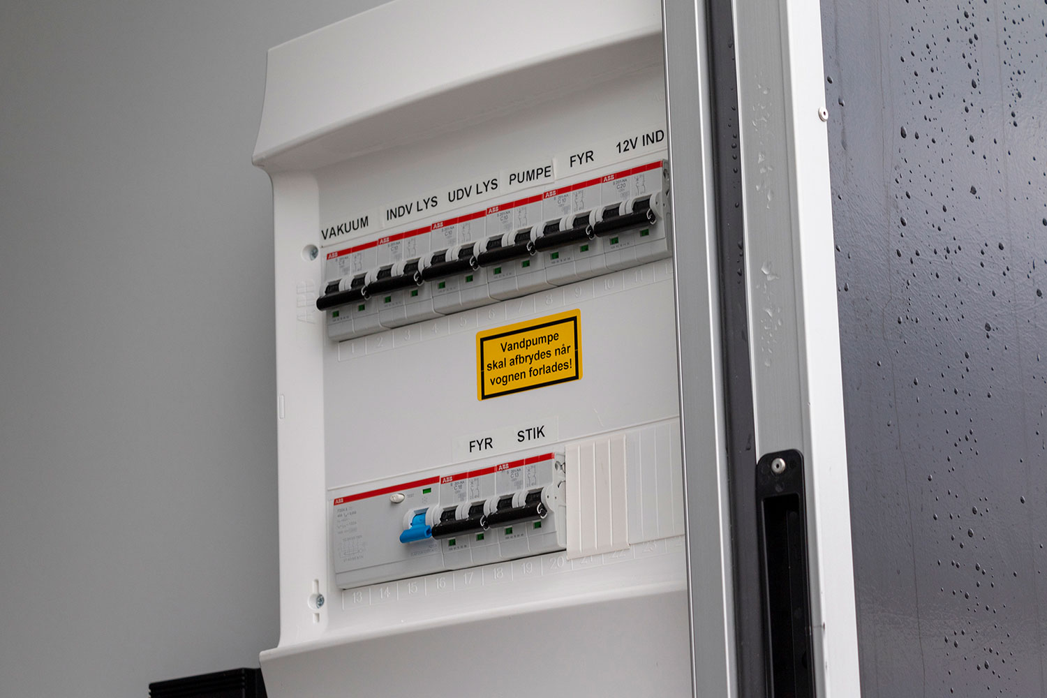 601a893a79f268f5db15765e_Project-decon-18-60