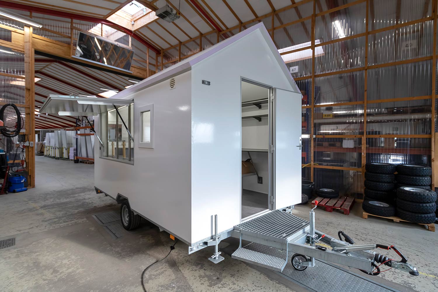 610e8ace689f4b386af5d86b_Project-donut-trailer-03-45