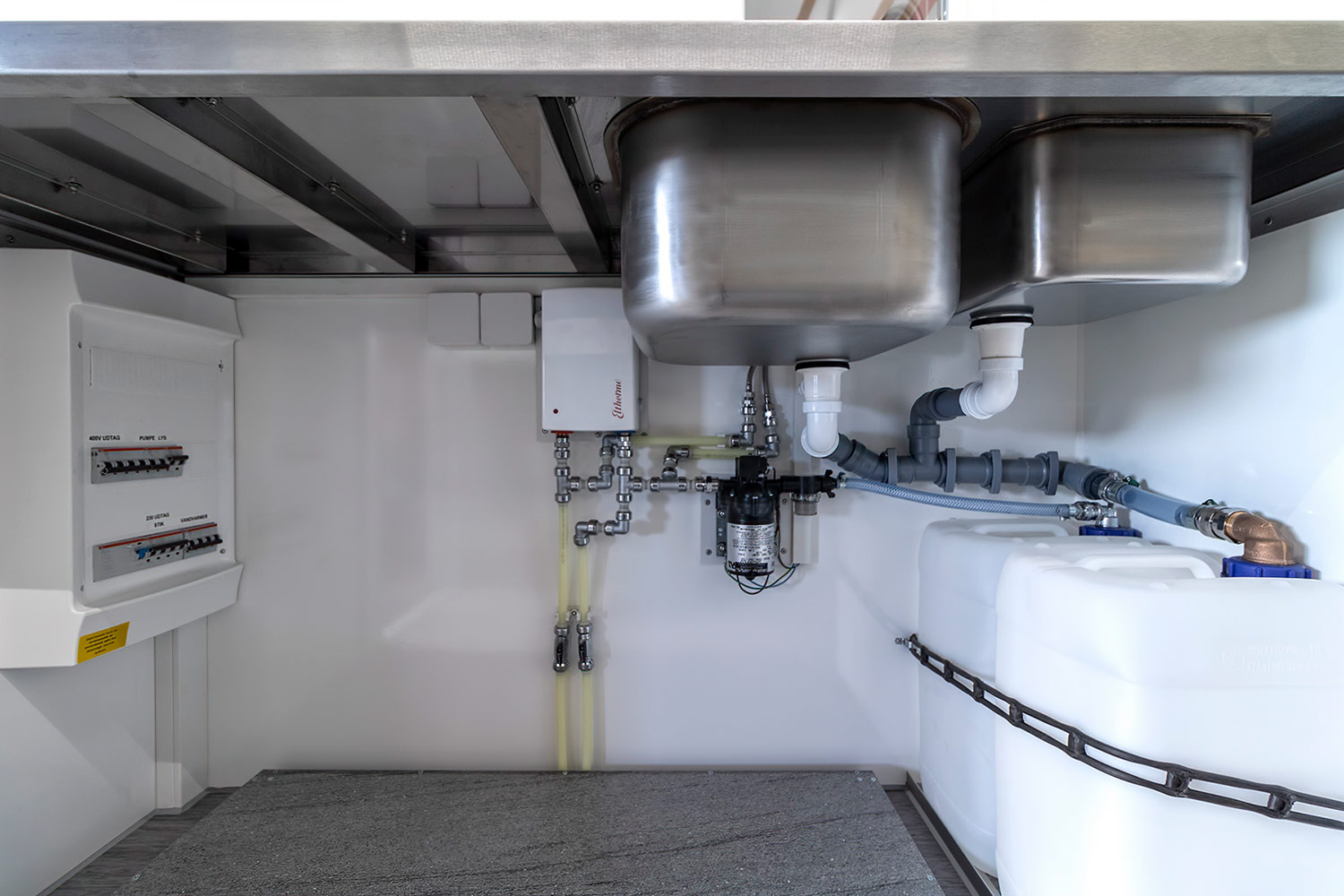 610e8ace689f4bc4ecf5d874_Project-donut-trailer-13-65