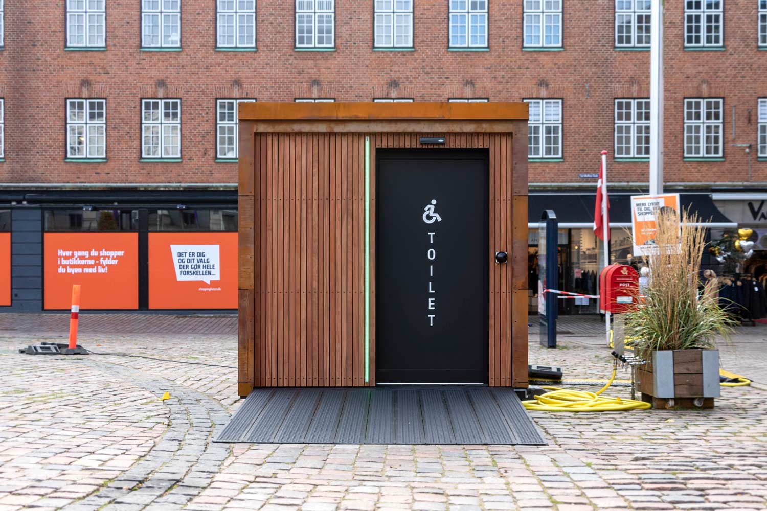 5e57df0e93c4a63a8cc93d71_Project-urban-toilet-01-35